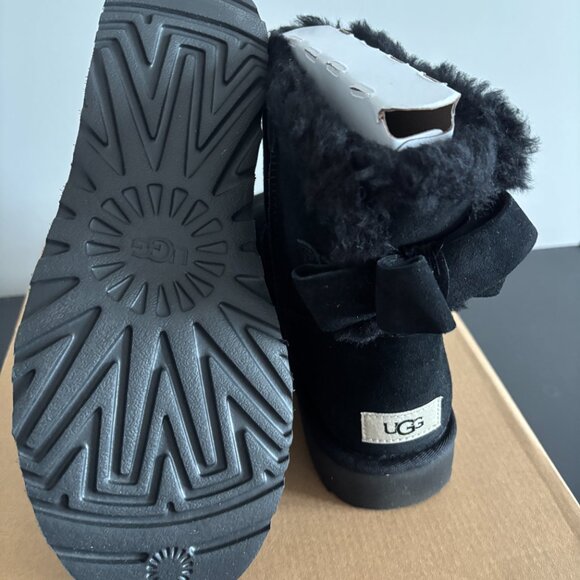 Ugg Mini Bailey Suede Bow Boots - Size 9 -Black -  BRAND NEW in BOX - Picture 3 of 4